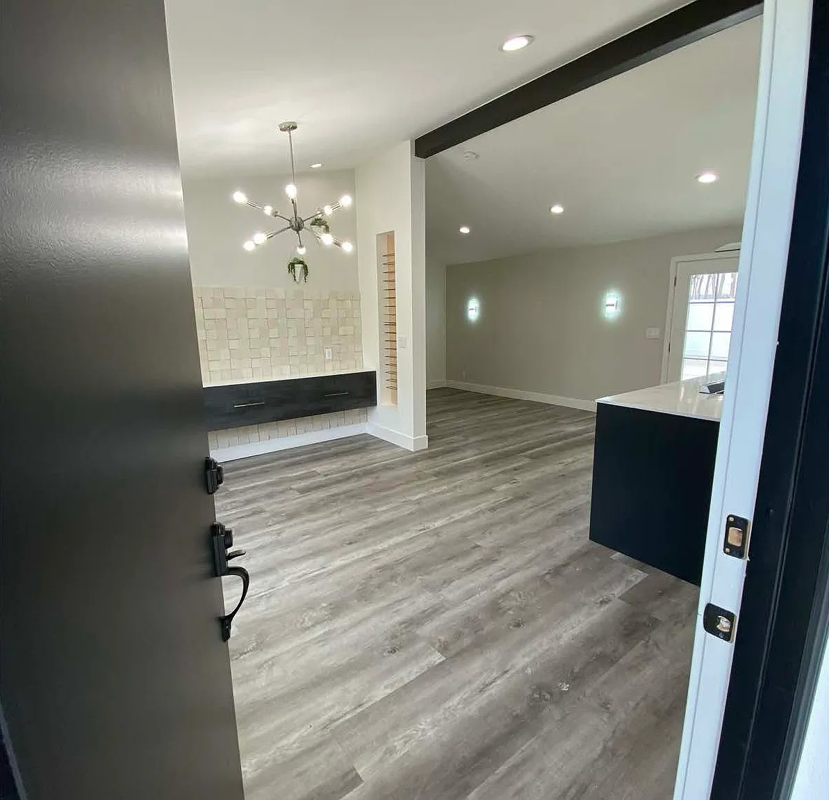 22908 Leonora Dr — Photo 4