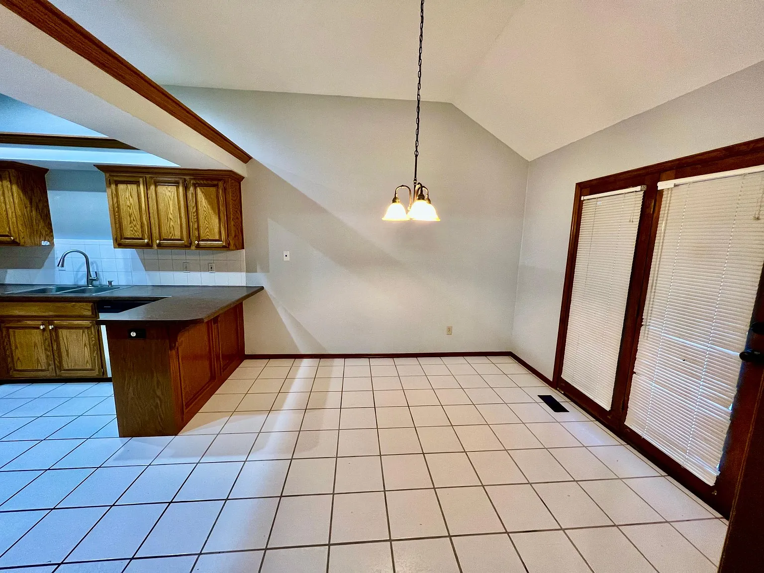 4 bed, 2000 sqft, $1,800 — Photo 4