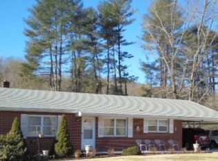 84 Palmer Dr, Franklin, NC 28734