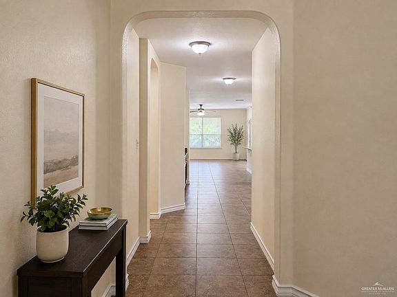 4th image of 3901 Santa Veronica St