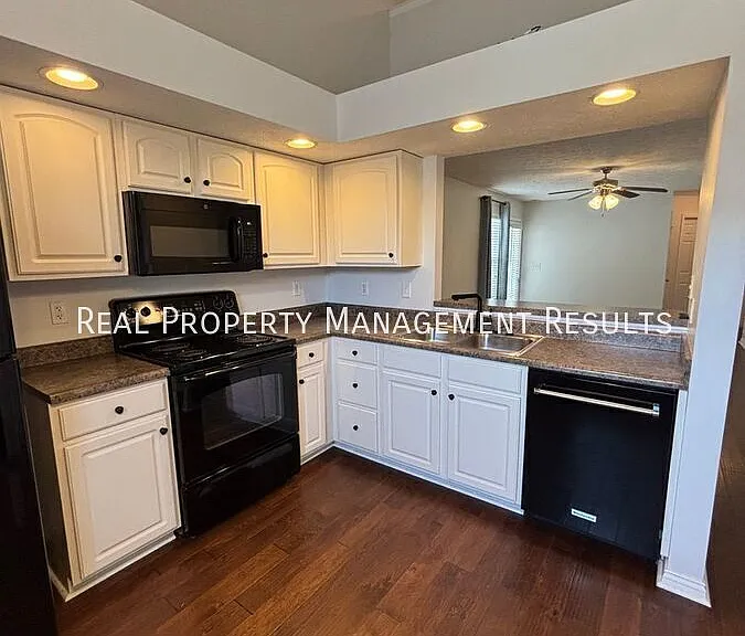 9895 Cove Point Ct — Photo 4