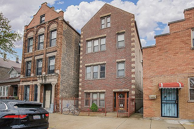 1st image of 1015 W 32nd St APT Coach