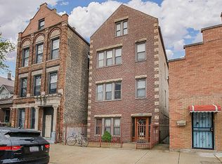 1015 W 32nd St APT COACH, Chicago, IL 60608