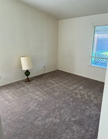 2502 Drummond Dr — Photo 6