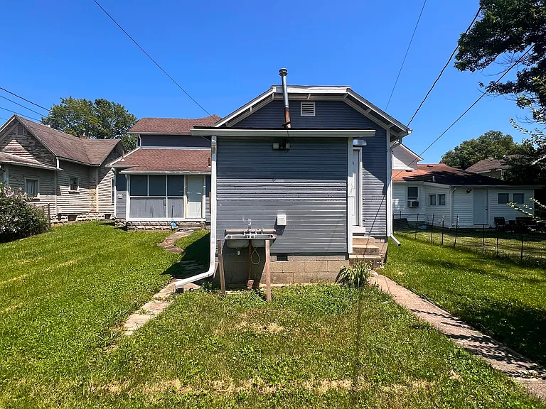 625 Wood St — Photo 13