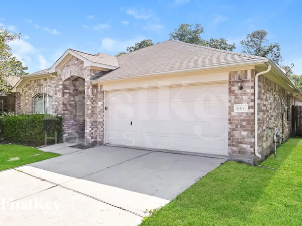 11931 Belle Ct, Pinehurst, TX 77362