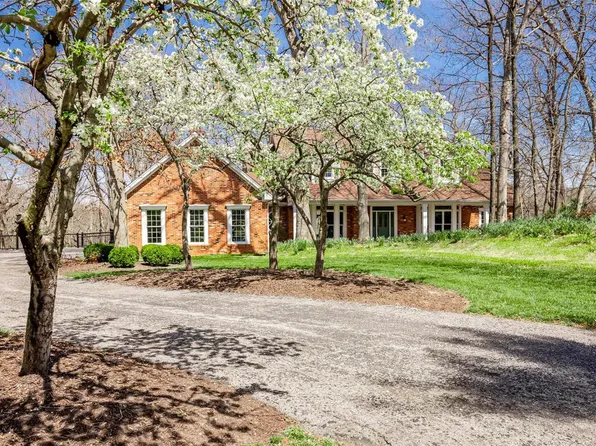 8 Kingspointe Ct, Chesterfield, MO 63005