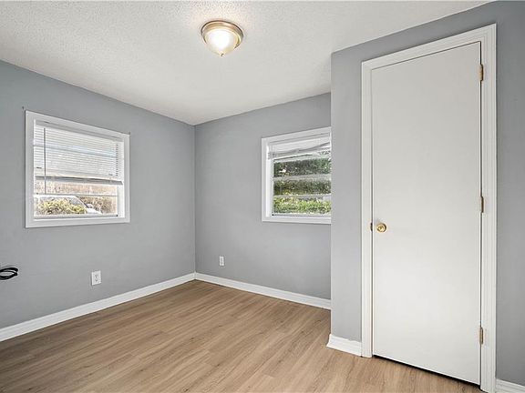 4th image of 9032 Ingleside Ave