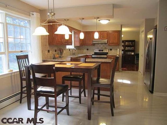 3rd image of 546 Melissa Ln