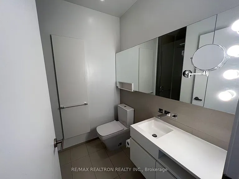 45 Charles St E #5105 — Photo 9