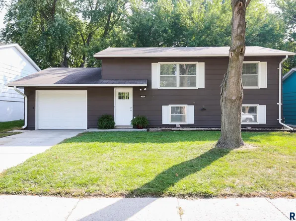 208 N Holiday Ave, Sioux Falls, SD 57103
