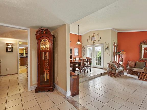 4th image of 5053 Stanley Dr