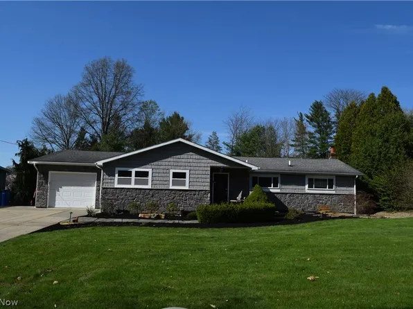 3285 Hemphill Rd, Barberton, OH 44203