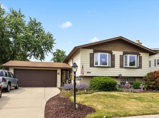 6349 Forestview Dr, Oak Forest, IL 60452