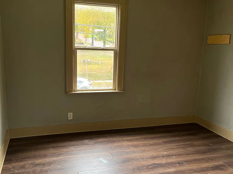 1313 Manchester Rd — Photo 2