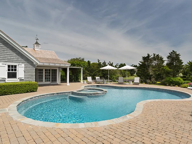 4 Hobart Ln — Photo 24