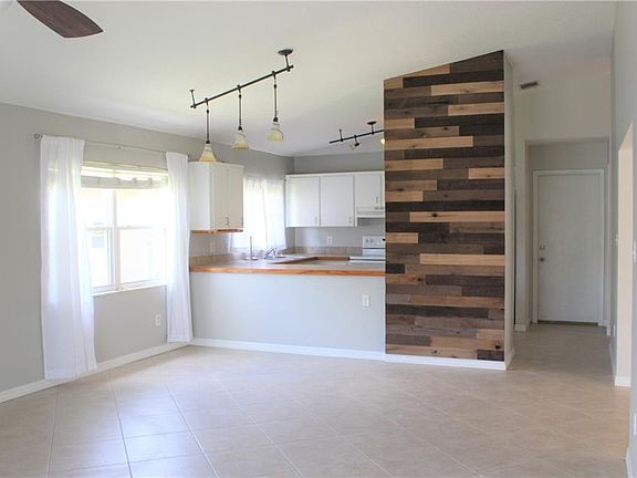 3rd image of 312 Copperstone Cir