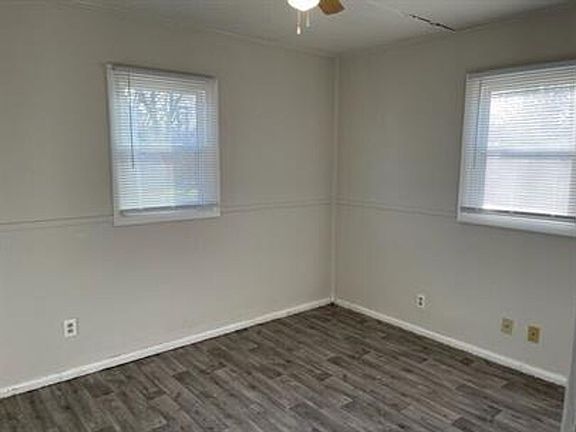 3rd image of 1104 Eastview Dr