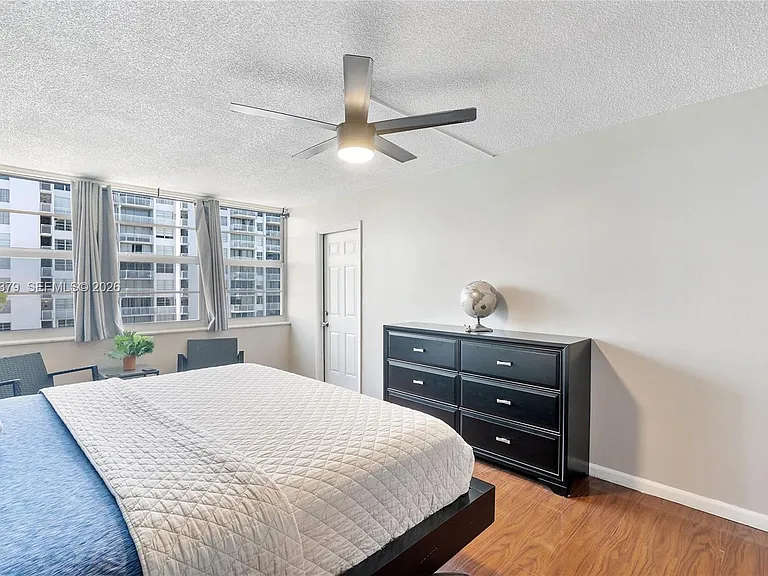 18031 Biscayne Blvd #1401 — Photo 25