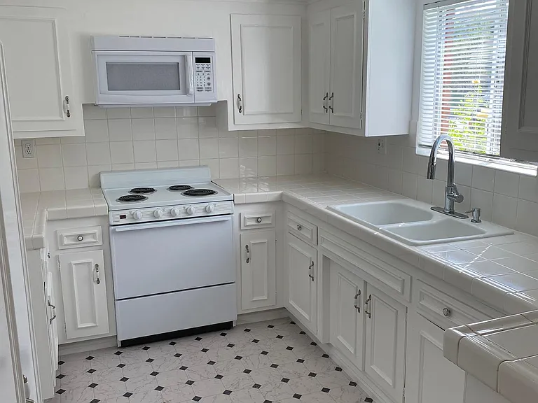 626 N Monterey St #M — Photo 14