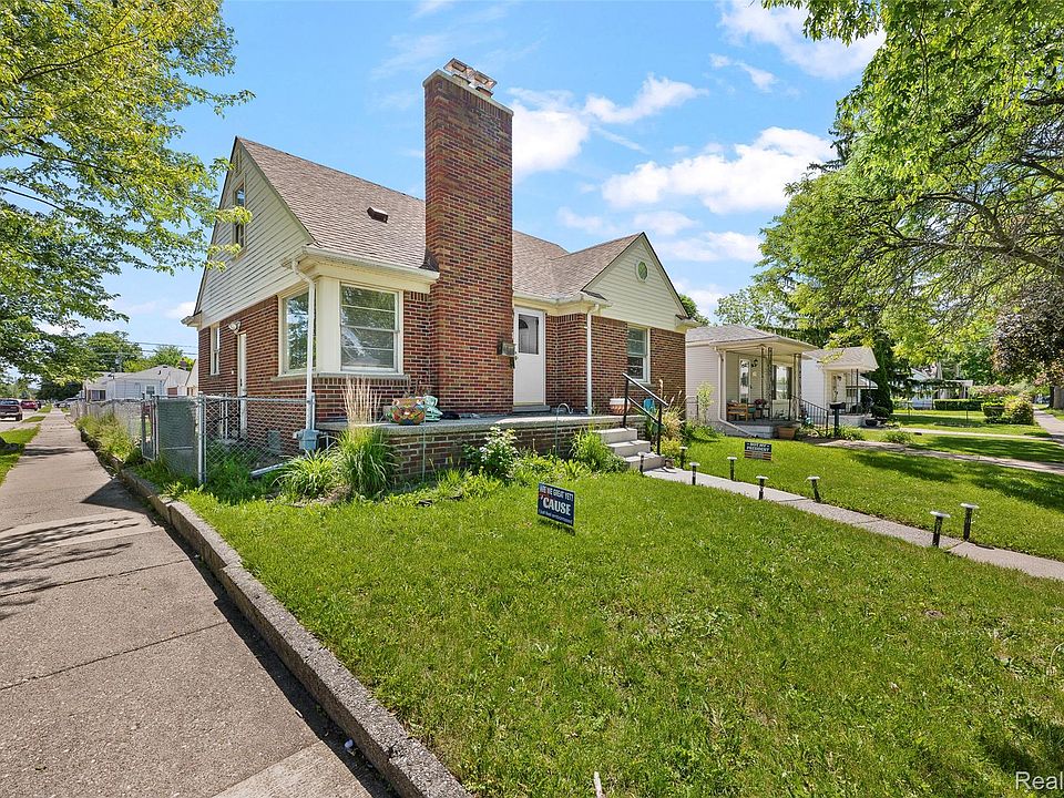 24740 Saxony Ave, photo 5