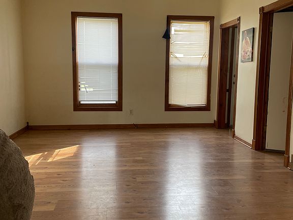 4th image of 903 Logan Ave