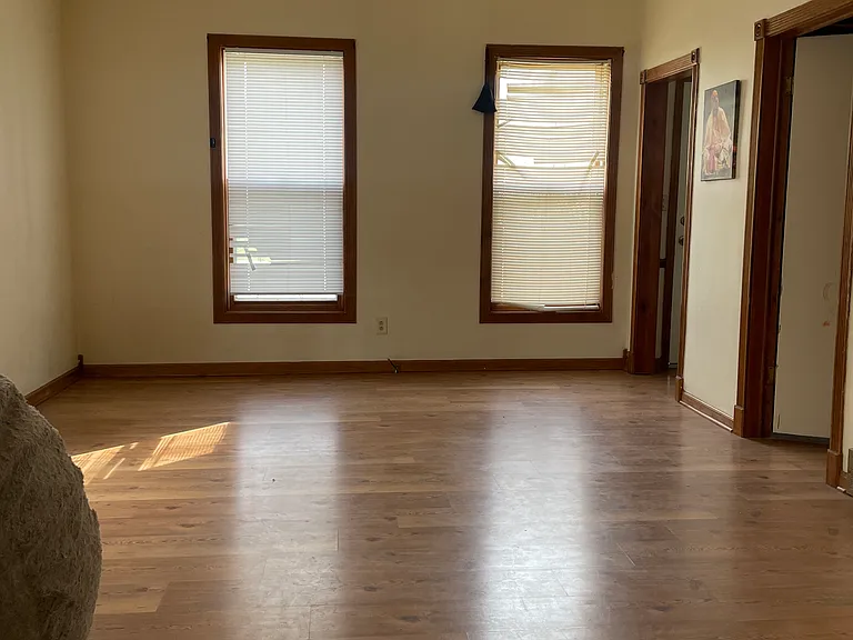 903 Logan Ave — Photo 4