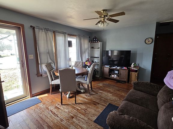 3rd image of 610 Cherry St