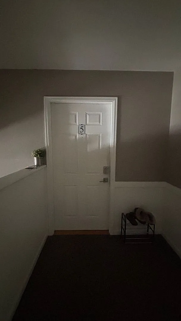 Spacious two-bedroom, two-full-bath apartment located in the heart of downtown. — Photo 3