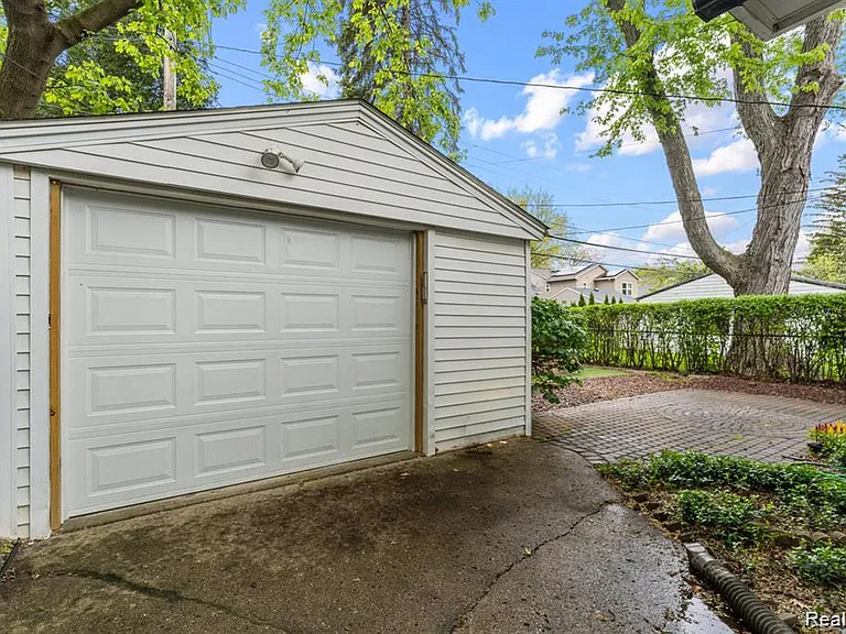 323 N Campbell Rd — Photo 21