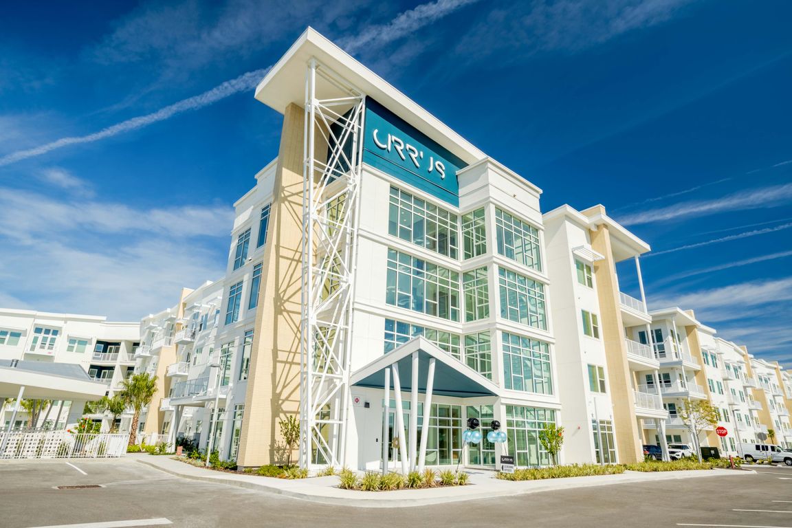 Exterior Cirrus Apartments