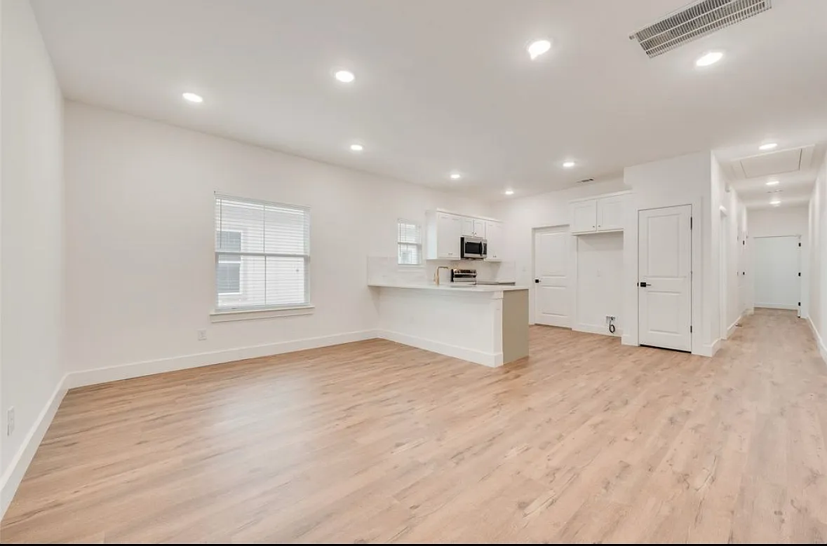 3 bed, 1200 sqft, $1,475 — Photo 2