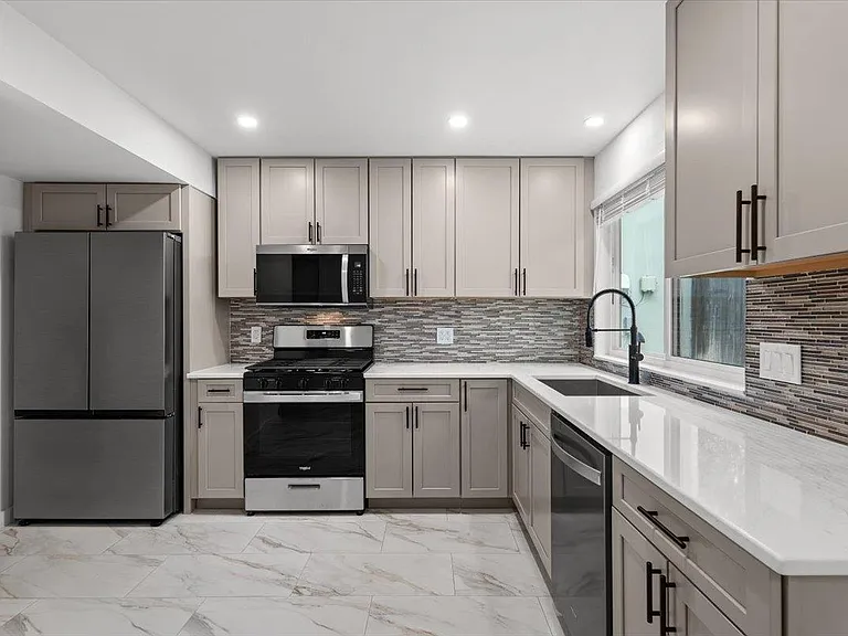 2500 Enfield Rd #1 — Photo 14