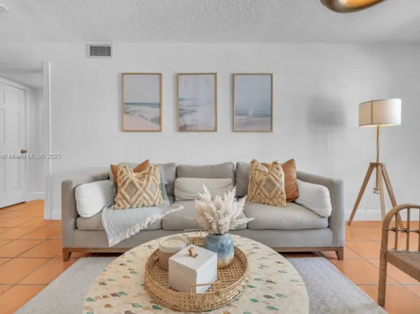 251 Galen Dr APT 201E, Key Biscayne, FL 33149