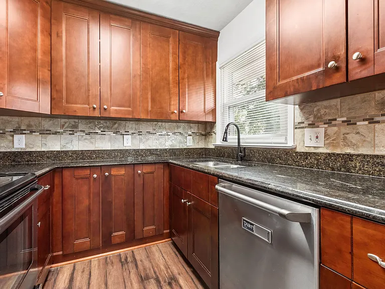 1261 River Oaks Dr — Photo 10