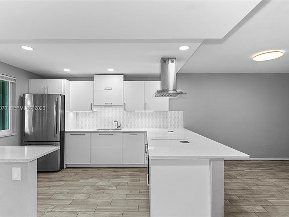2nd image of 201 Lakeview Dr APT 203