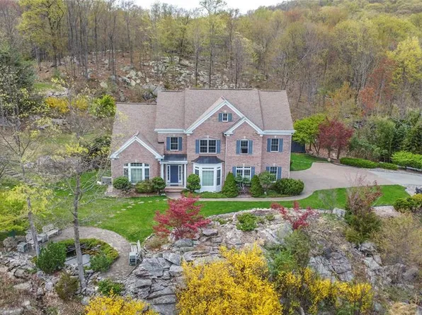 21 Monksville Ct, Ringwood, NJ 07456