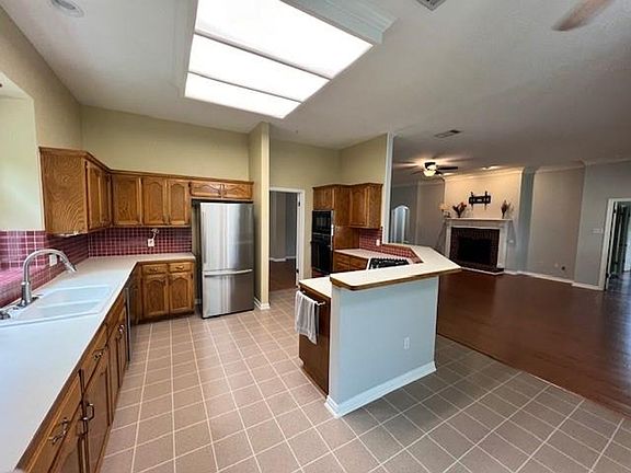 5th image of 1239 Rocky Creek Dr