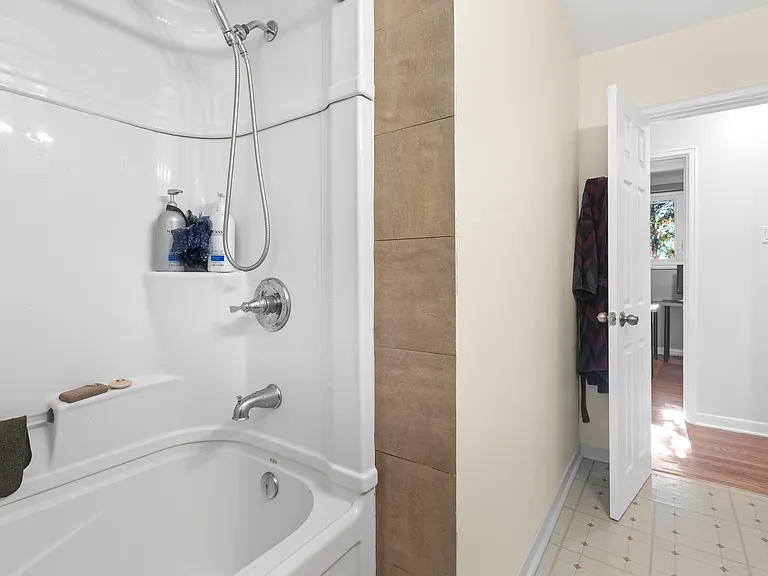 1263 Cobden Rd #1 — Photo 16