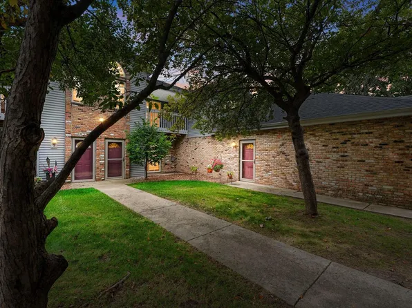 180 W Oak Leaf DRIVE #8, Oak Creek, WI 53154