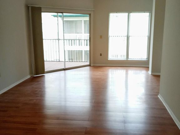 4th image of 4211 Chatham Oak Ct APT 118