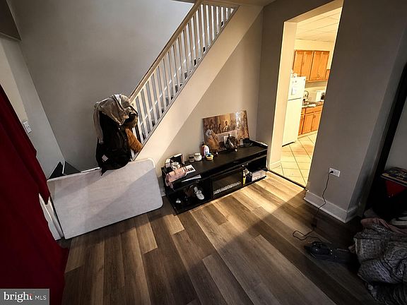 3rd image of 13 E Lee St