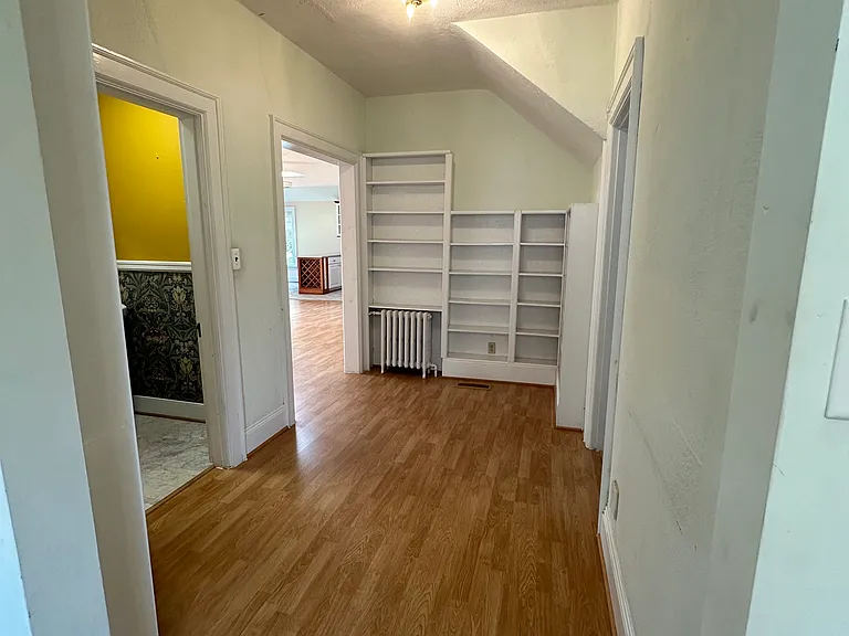 209 Randolph Cir — Photo 14