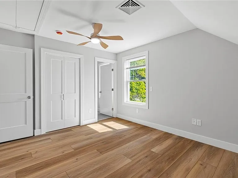 51 Pine St — Photo 24
