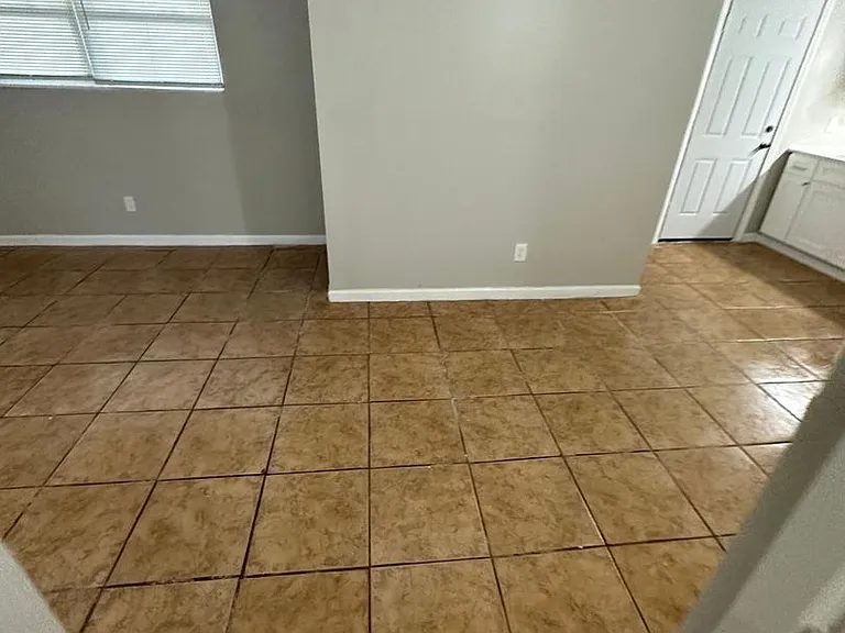 2851 Sophia St — Photo 27