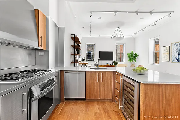 Rented by Compass | media 17