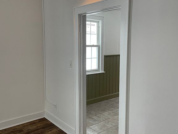 4th image of 22 Vail Ave