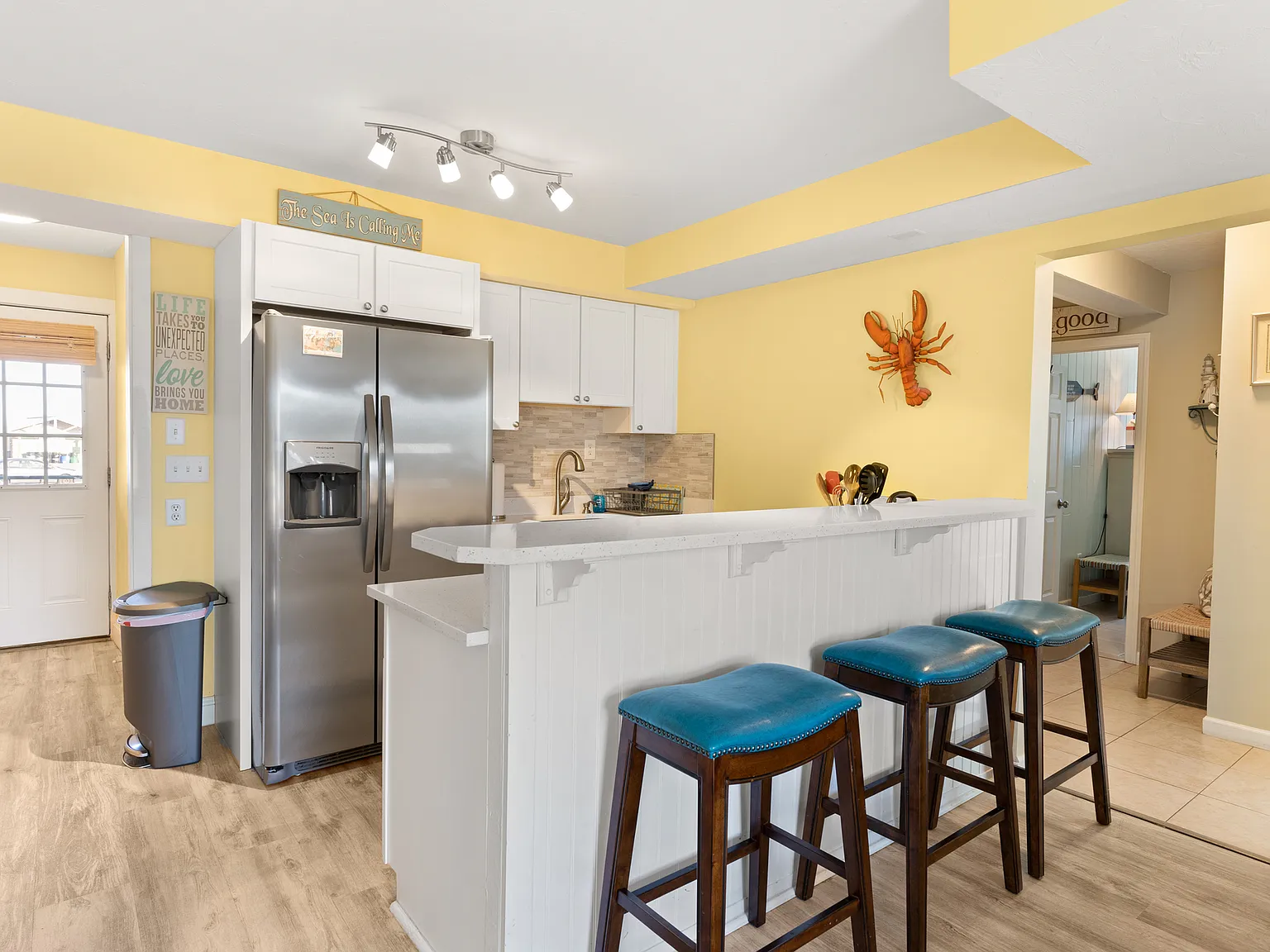 3 bed, 1.5 bath, 900 sqft, $2,400 — Photo 3