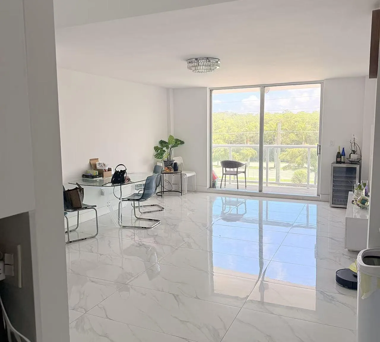 2 bed, 1.0 bath, 880 sqft, $2,000 — Photo 2