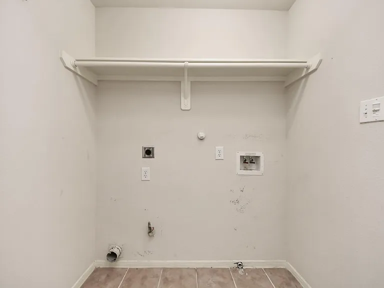 5922 Hollister Cole — Photo 32